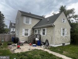 Pre-foreclosure in  W CENTRE ST Woodbury, NJ 08096