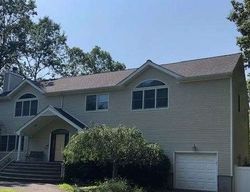 Pre-foreclosure in  COMMUNITY CT Mount Sinai, NY 11766