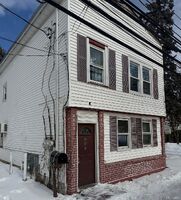 Pre-foreclosure in  ALBIN AVE West Babylon, NY 11704