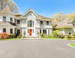 Pre-foreclosure in  FARMSTEAD LN Glen Head, NY 11545