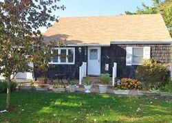  18th St, West Babylon NY