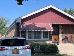 Pre-foreclosure in  S OAKLEY AVE Chicago, IL 60636