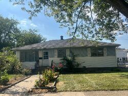Pre-foreclosure in  GLEN OAK AVE Lansing, IL 60438