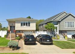 Pre-foreclosure in  GARFIELD PL Massapequa, NY 11758