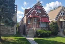 Pre-foreclosure in  S HONORE ST Chicago, IL 60620