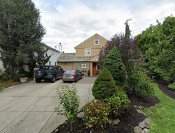 Pre-foreclosure in  HEWLETT HEATH RD Hewlett, NY 11557