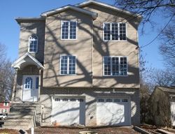Pre-foreclosure in  HARRISON PL Linden, NJ 07036