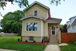 Pre-foreclosure in  S LOWE AVE Chicago, IL 60628