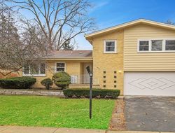 Pre-foreclosure Listing in HUCKLEBERRY LN NORTHBROOK, IL 60062