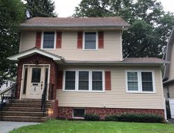 Pre-foreclosure in  MEADOWBROOK RD Maplewood, NJ 07040