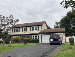 Pre-foreclosure in  LANDRY RD Somerset, NJ 08873