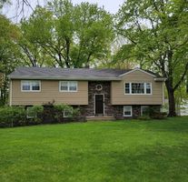 Pre-foreclosure in  LORD STIRLING DR Parsippany, NJ 07054