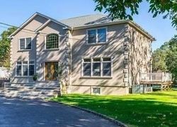 Pre-foreclosure in  WINSTON DR Smithtown, NY 11787