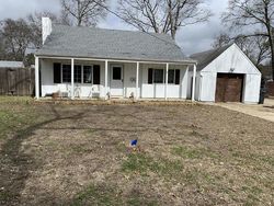 Pre-foreclosure in  CARROLL FOX RD Brick, NJ 08724