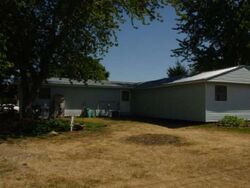 Pre-foreclosure in  MAYE ST Warsaw, IN 46580