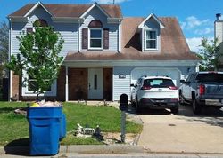 Pre-foreclosure in  CRESTWOOD LN Virginia Beach, VA 23453