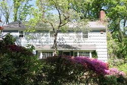 Pre-foreclosure in  HILL HOLLOW RD Watchung, NJ 07069