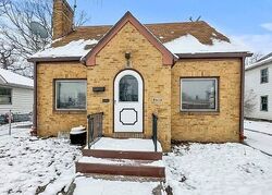 Pre-foreclosure in  SUNSET BLVD Youngstown, OH 44502