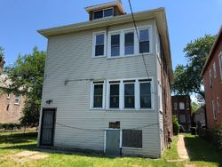 Pre-foreclosure in  S ESCANABA AVE Chicago, IL 60617