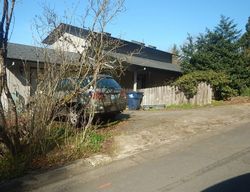 Pre-foreclosure in  WALLACE LN Springfield, OR 97477
