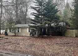 Pre-foreclosure in  SPRUCE ST Old Lyme, CT 06371