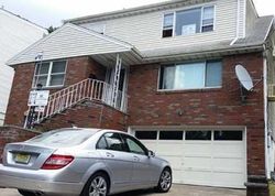 Pre-foreclosure Listing in 15TH ST FORT LEE, NJ 07024