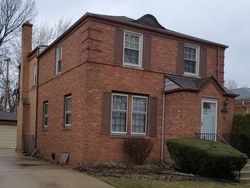Pre-foreclosure in  N LOWELL AVE Chicago, IL 60646