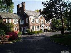 Pre-foreclosure in  CEDAR AVE Hewlett, NY 11557