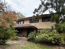 Pre-foreclosure in  HOOVER DR North Brunswick, NJ 08902