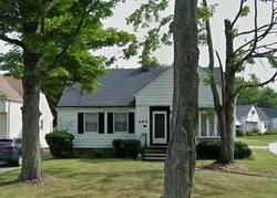 Pre-foreclosure in  GREENVALE RD Cleveland, OH 44121