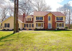 Pre-foreclosure in  RED FOX RUN Englishtown, NJ 07726