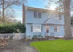 Pre-foreclosure in  KELLUM ST Huntington Station, NY 11746