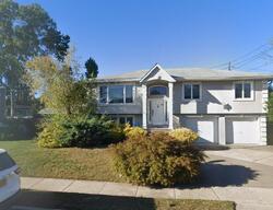 Pre-foreclosure in  RICHARD CT Plainview, NY 11803