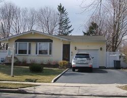 Pre-foreclosure Listing in HAYRICK LN COMMACK, NY 11725