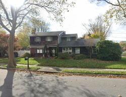 Pre-foreclosure in  BARTEL DR Greenlawn, NY 11740