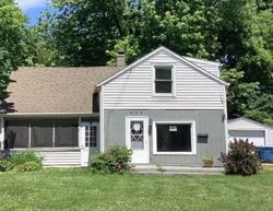 Pre-foreclosure in  E CHAMBERLIN ST Dixon, IL 61021