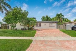 Pre-foreclosure in  SW 185TH TER Miami, FL 33177