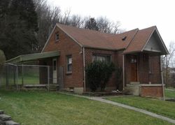 Pre-foreclosure Listing in WOODLAND DR CORAOPOLIS, PA 15108