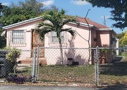 Pre-foreclosure in  NW 120TH ST Miami, FL 33168