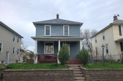 Pre-foreclosure in  26TH ST Moline, IL 61265