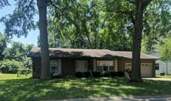 Pre-foreclosure in  FORT HENRY RD Belleville, IL 62221