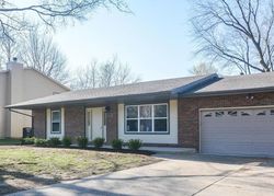 Pre-foreclosure in  FORT HENRY RD Belleville, IL 62221
