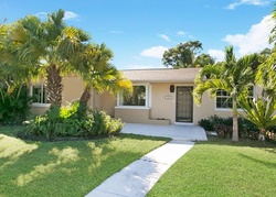 Pre-foreclosure in  LINDA LN West Palm Beach, FL 33405