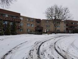 Pre-foreclosure in  BROOKWOOD WAY DR B Rolling Meadows, IL 60008