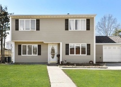 Pre-foreclosure in  WOLCOTT RD Levittown, NY 11756