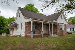 Pre-foreclosure Listing in CAMPBELL ST FLORENCE, AL 35630