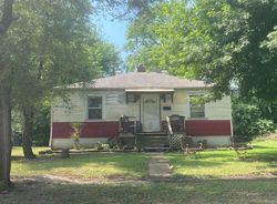 Pre-foreclosure in  ROSEMONT AVE East Saint Louis, IL 62204