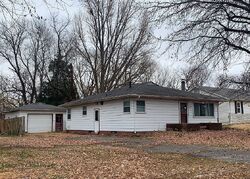 Pre-foreclosure in  SANDY RIDGE RD East Saint Louis, IL 62206