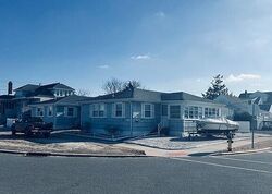 Pre-foreclosure in  N BAYVIEW AVE Seaside Park, NJ 08752