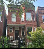 Pre-foreclosure in  W BEACH AVE Chicago, IL 60651
